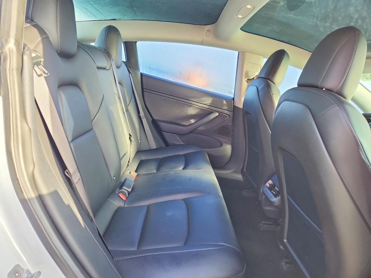 2018 Tesla Model 3 - zdjęcie 11