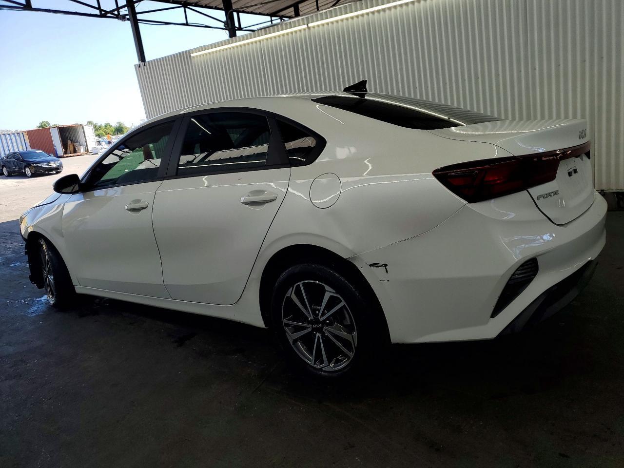 2024 Kia Forte Lxs - zdjęcie 2