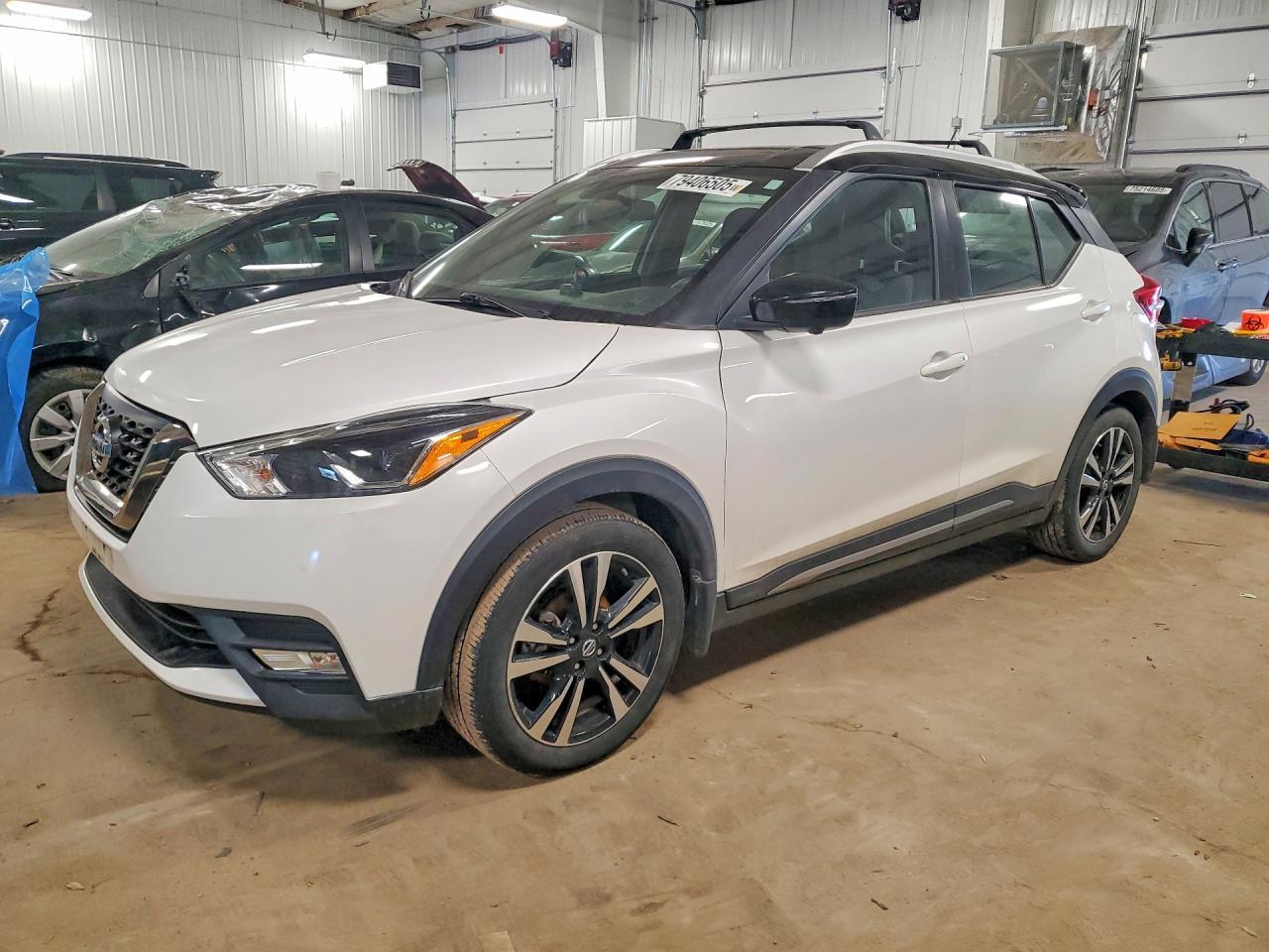 2019 Nissan Kicks Sr - zdjęcie główne