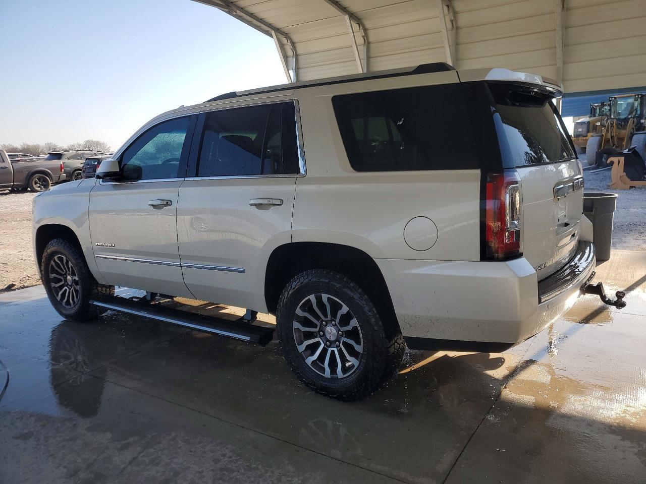 2015 GMC Yukon Denali - zdjęcie 2