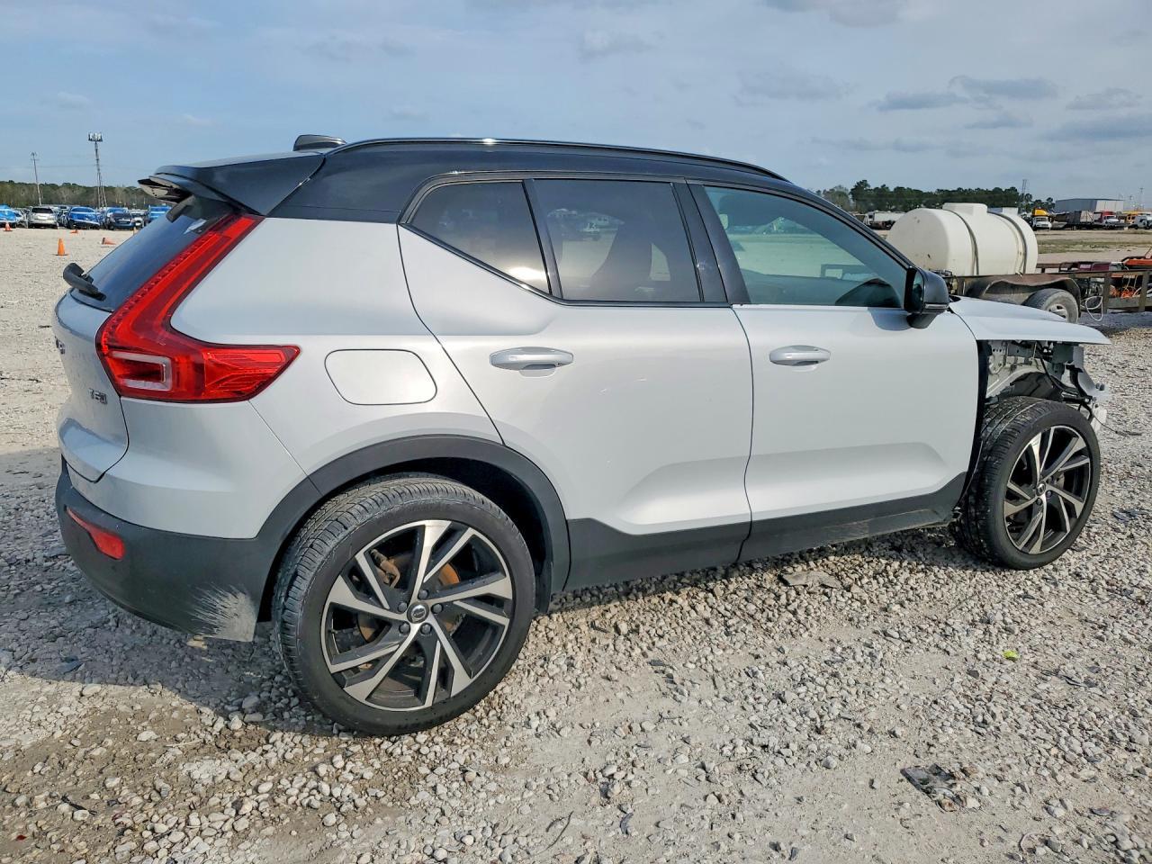 2021 Volvo Xc40 T5 R-Design - zdjęcie 3