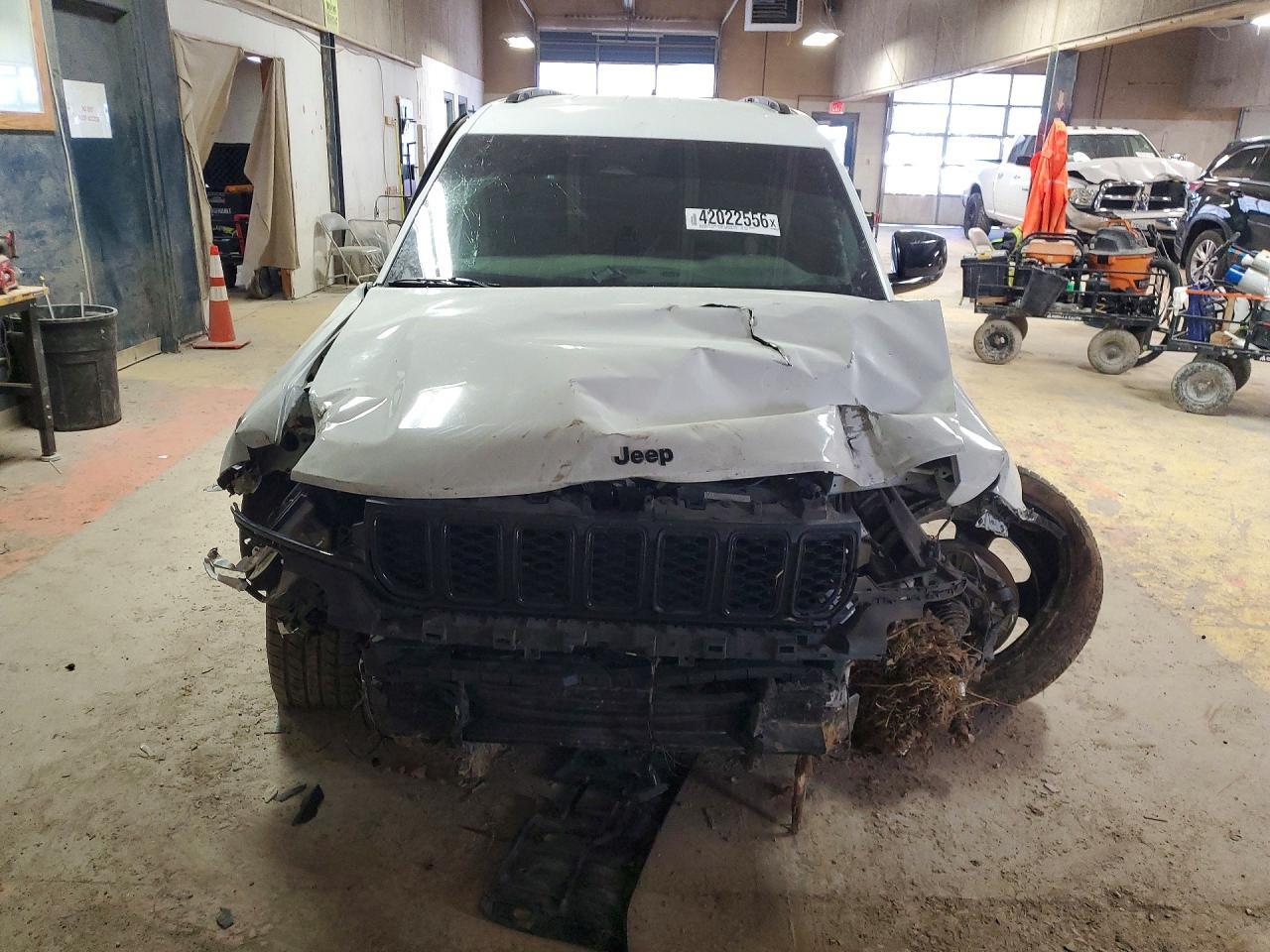 2021 Jeep Grand Cherokee L Laredo - zdjęcie 5