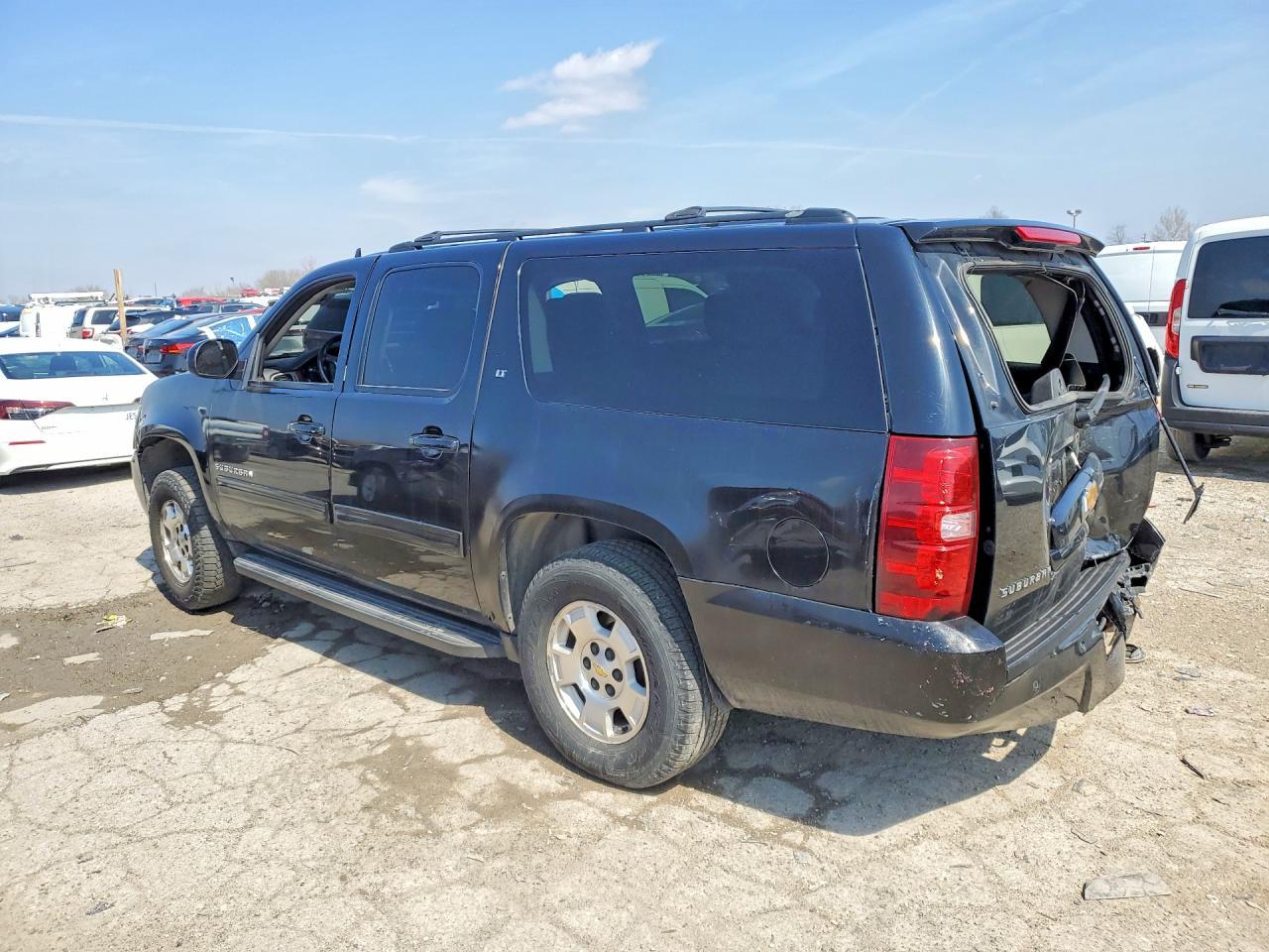 2014 Chevrolet Suburban Lt - zdjęcie 2