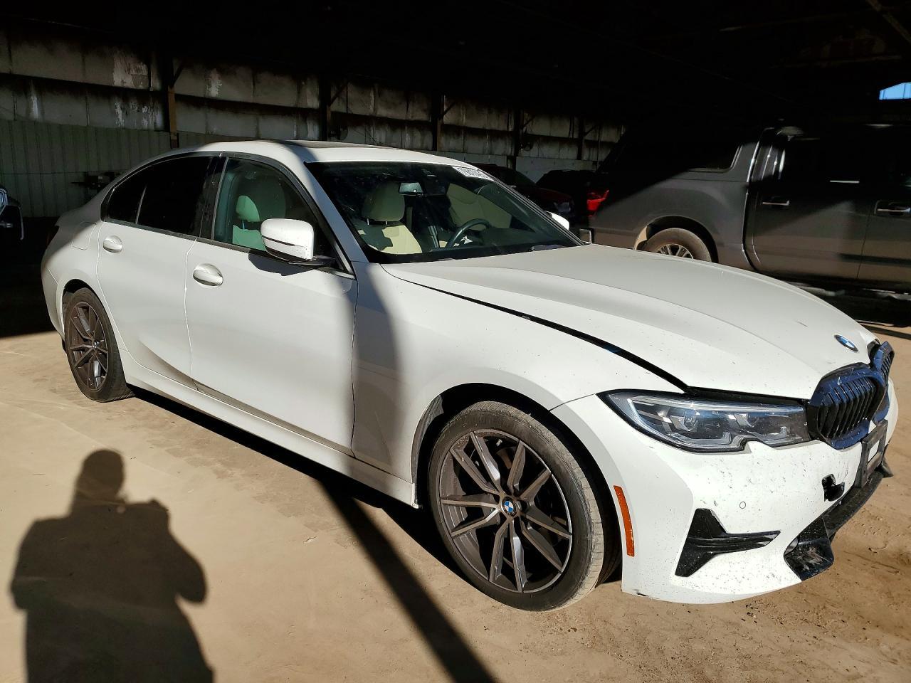 2021 BMW 330I - zdjęcie 4