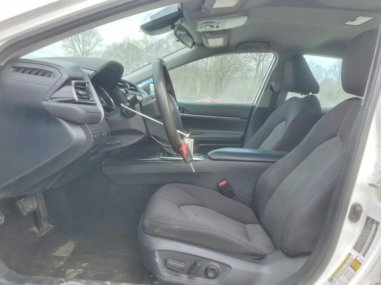 2019 Toyota Camry Le - zdjęcie 7