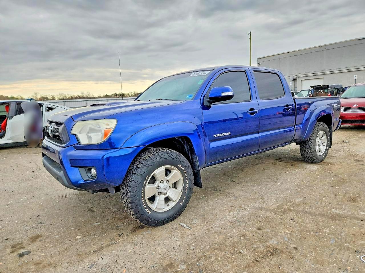 2015 Toyota Tacoma V6 - zdjęcie główne