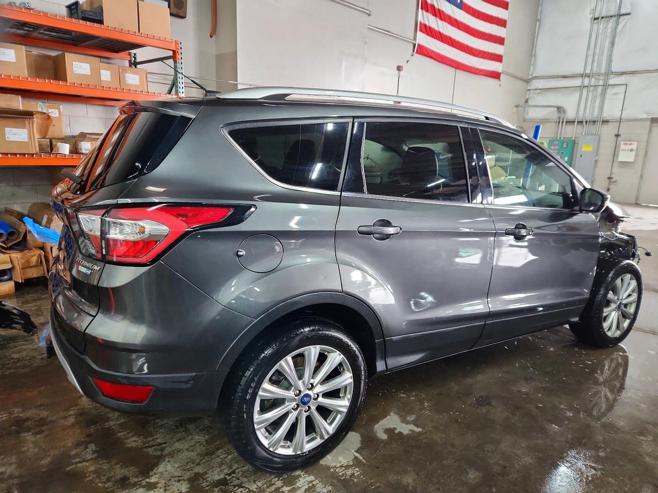 2017 Ford Escape Titanium - zdjęcie 3