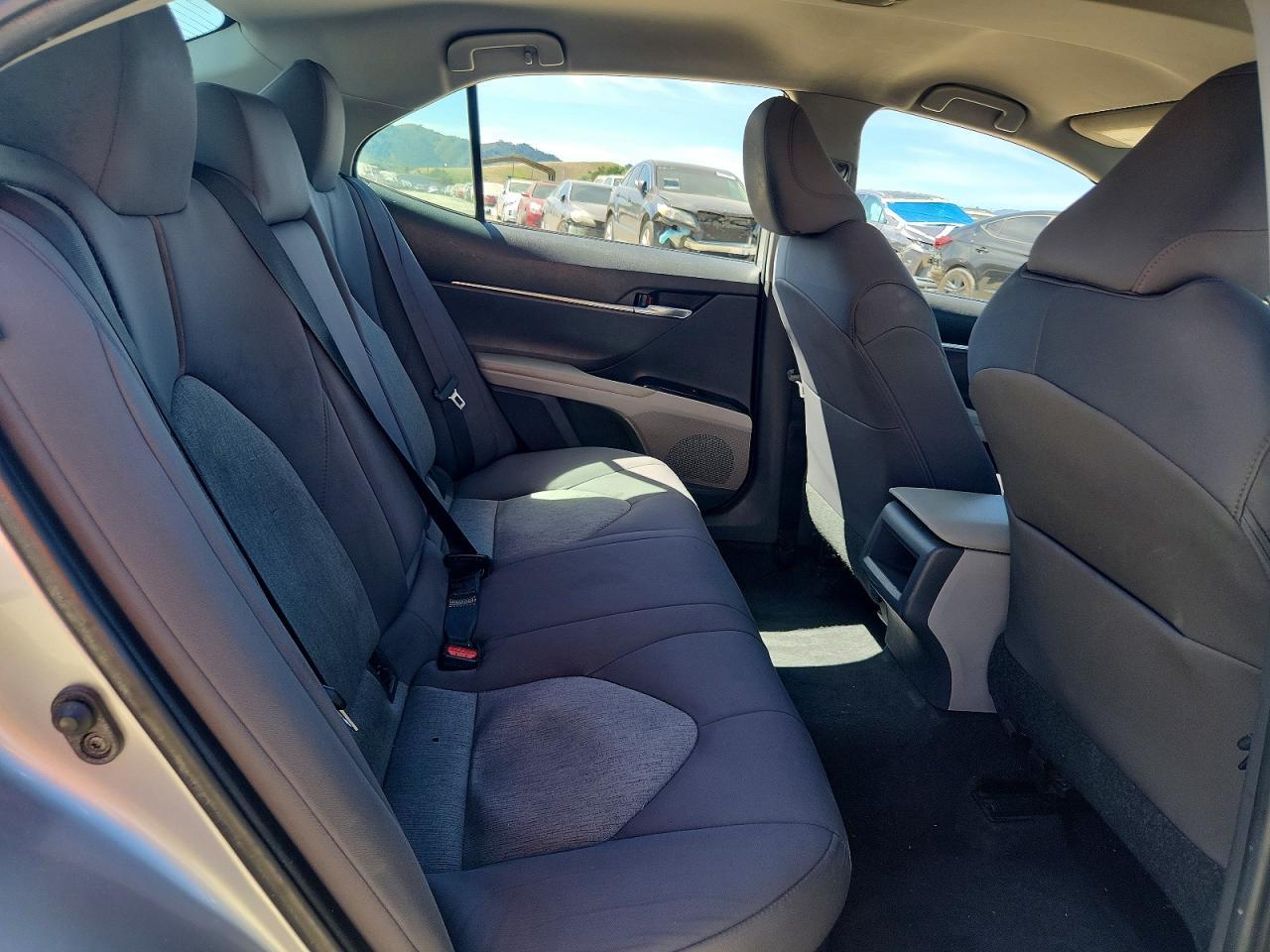 2020 Toyota Camry Hybrid Le - zdjęcie 10