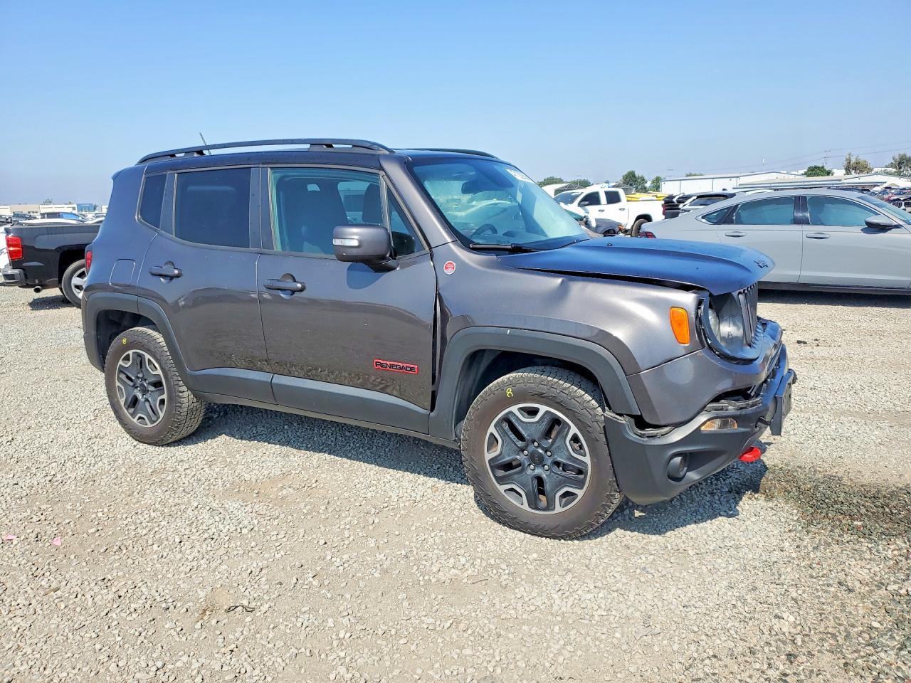 2017 Jeep Renegade Trailhawk - zdjęcie 4