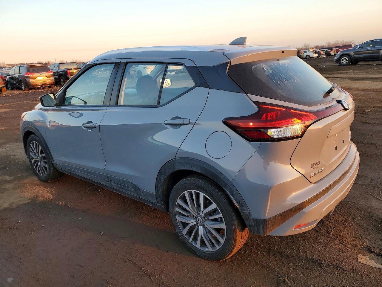 2021 Nissan Kicks Sv - zdjęcie 2