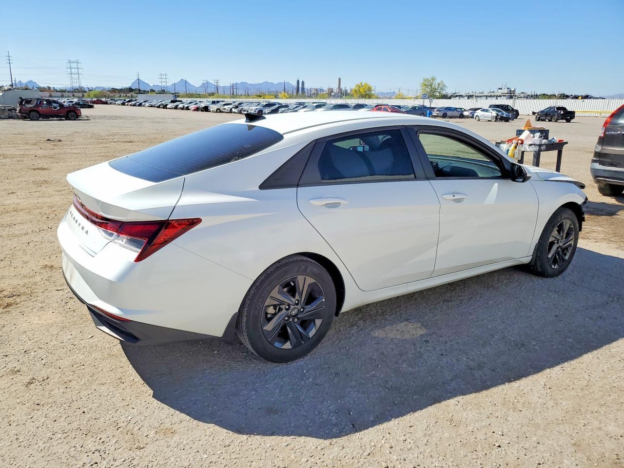 2023 Hyundai Elantra Sel - zdjęcie 3