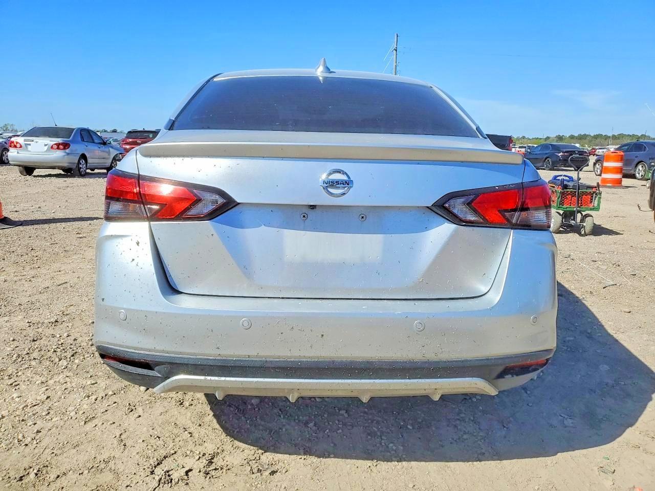 2020 Nissan Versa Sr - zdjęcie 6