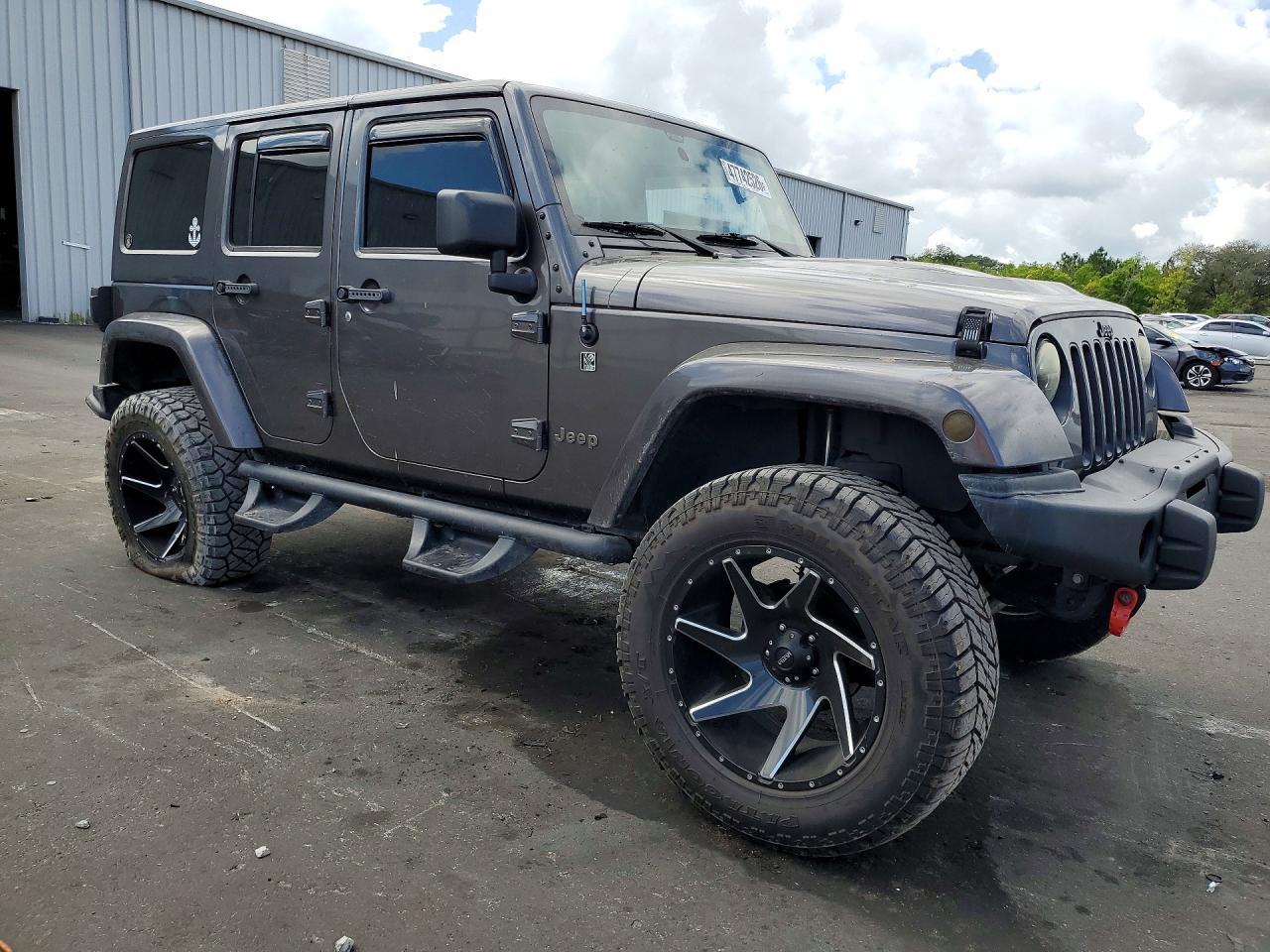 2016 Jeep Wrangler Unlimited Sahara - zdjęcie 4