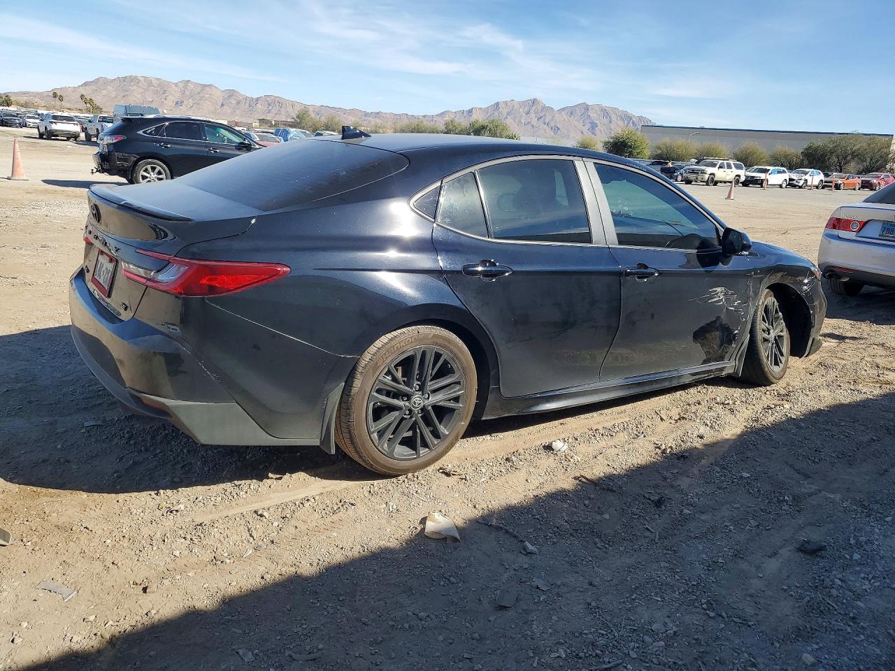 2026 Toyota Camry Xse - zdjęcie 3