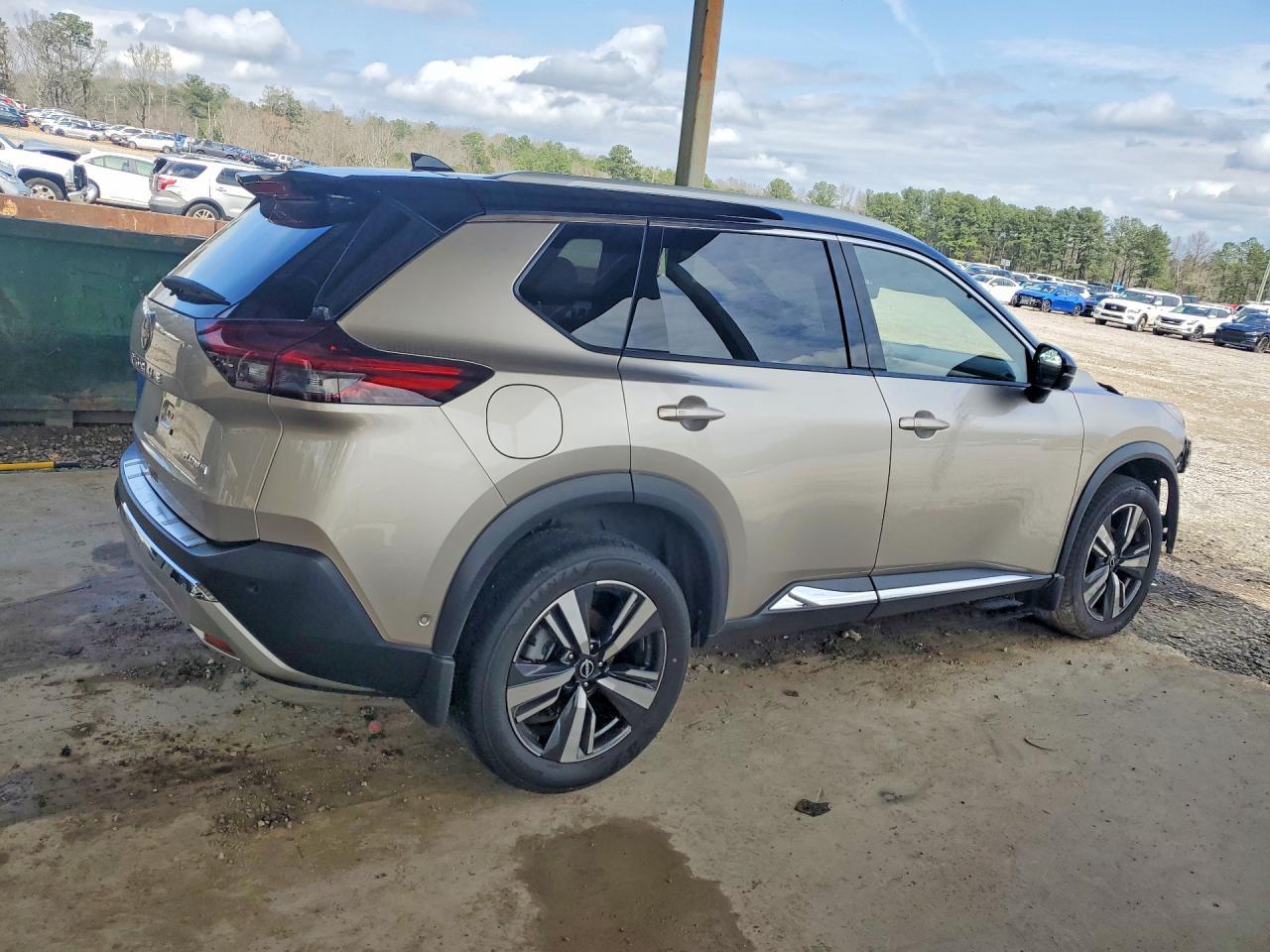 2023 Nissan Rogue Platinum - zdjęcie 3