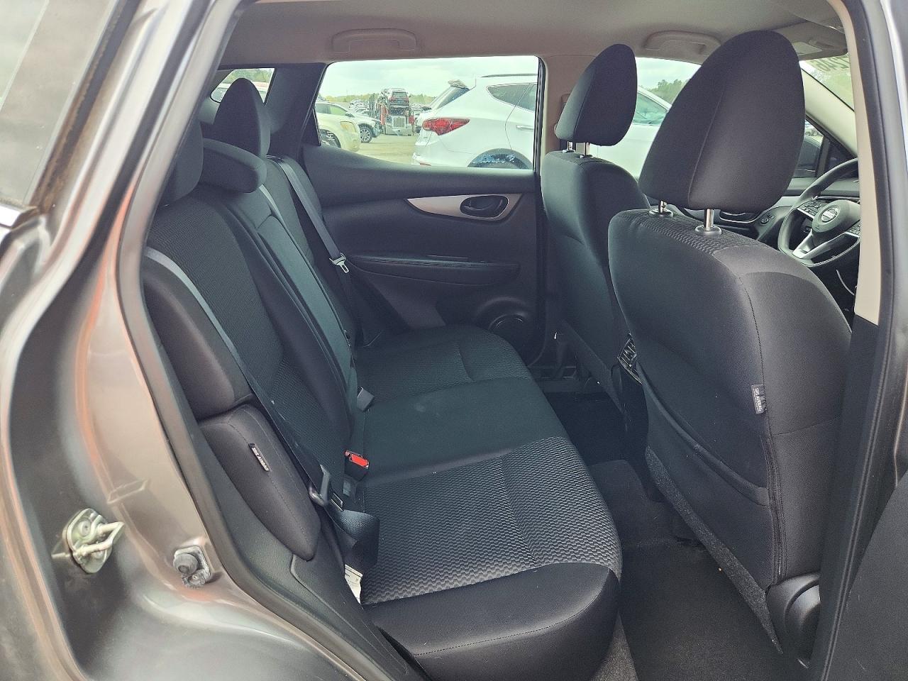 2020 Nissan Rogue Sport S - zdjęcie 11