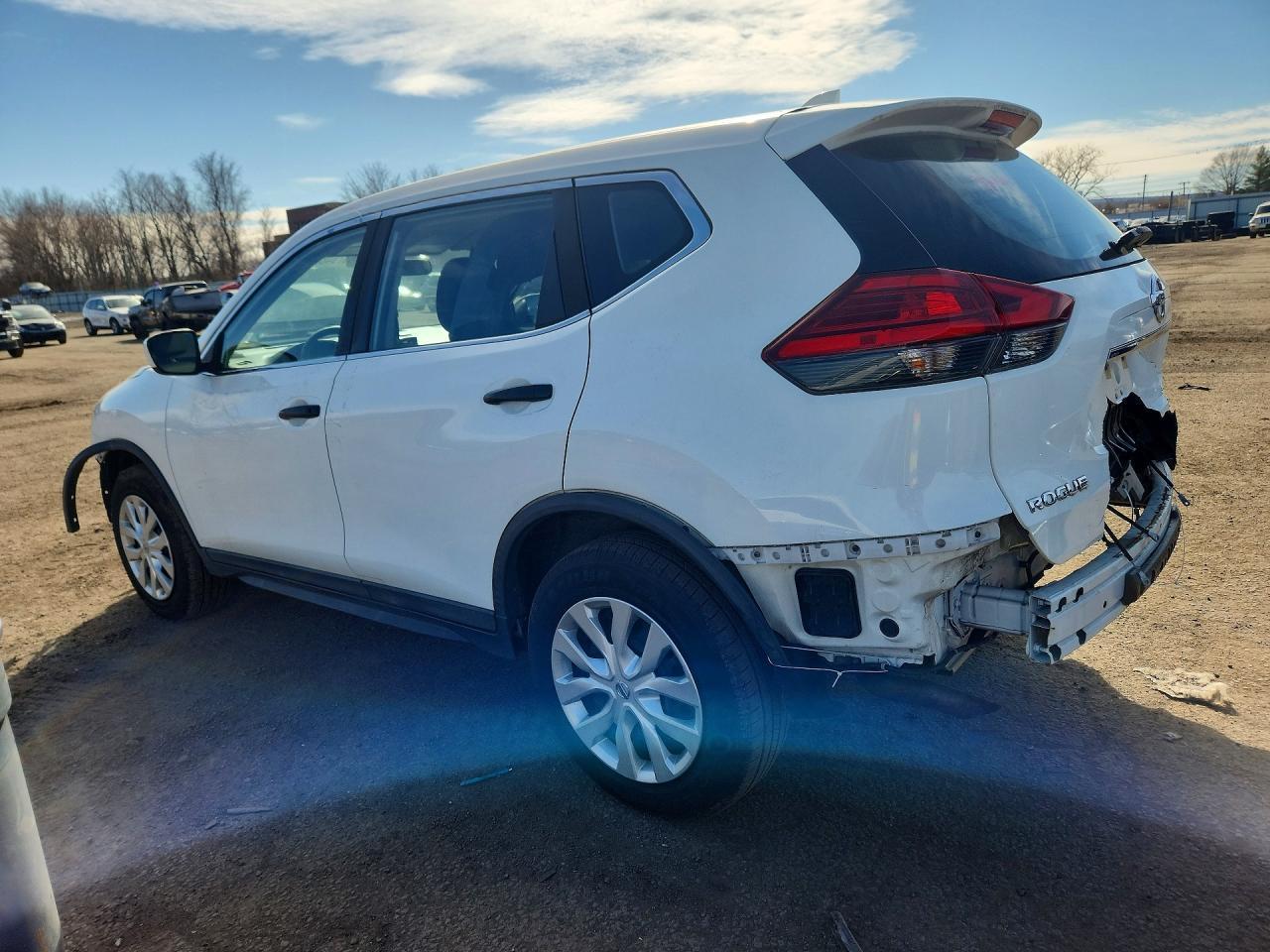 2017 Nissan Rogue S - zdjęcie 2