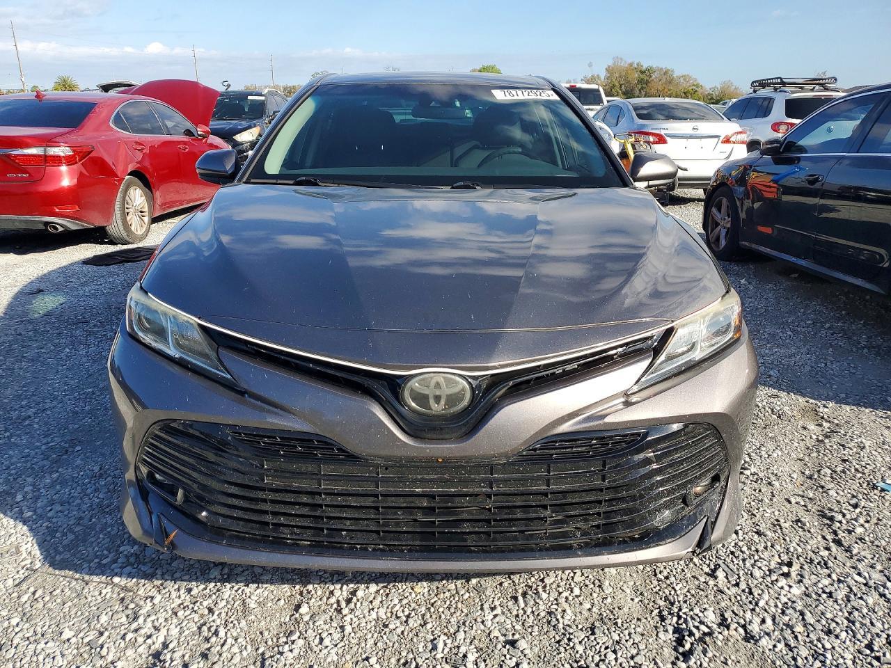 2019 Toyota Camry Le - zdjęcie 5