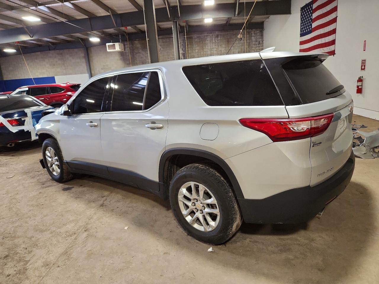 2019 Chevrolet Traverse Ls - zdjęcie 2