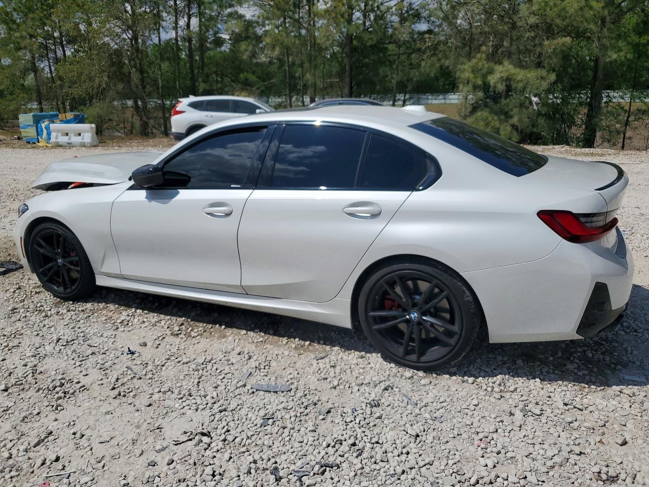 2023 BMW 330I - zdjęcie 2