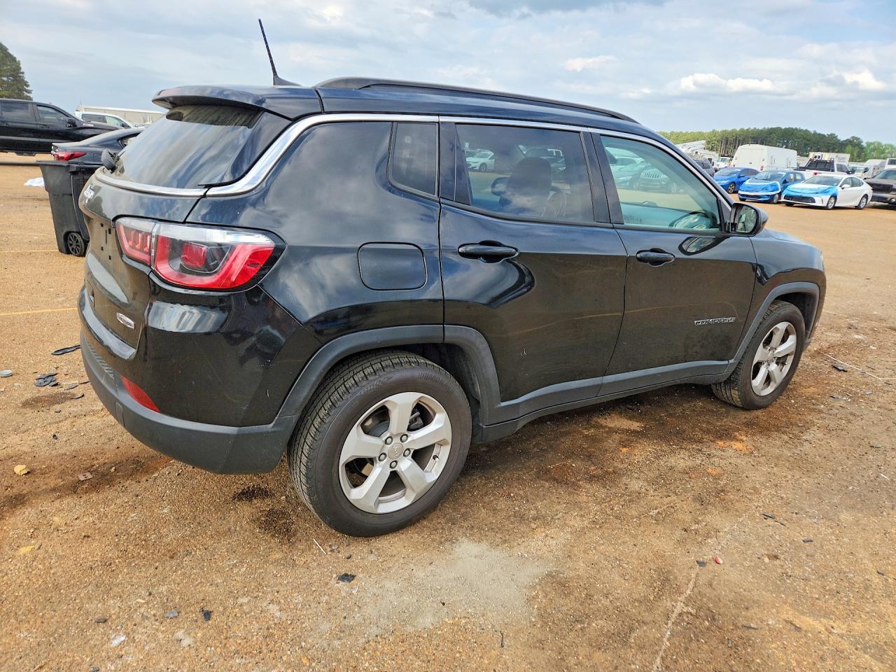 2019 Jeep Compass Latitude - zdjęcie 3