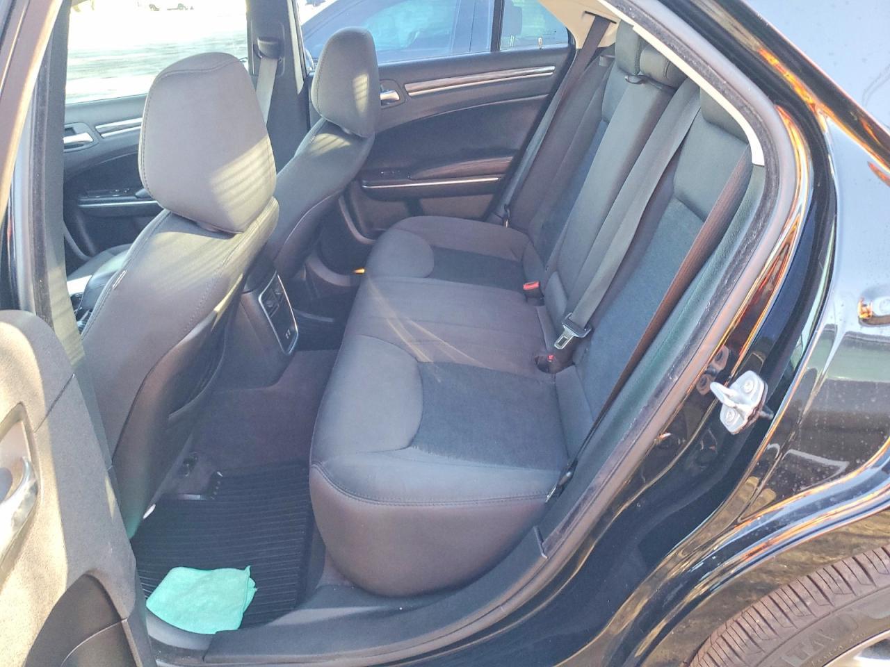 2018 Chrysler 300 Touring - zdjęcie 10