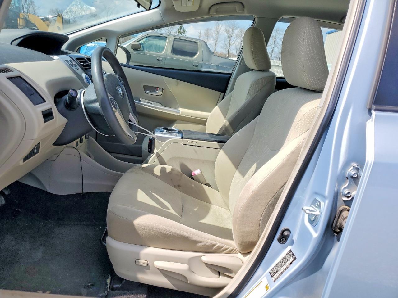 2014 Toyota Prius V Two - zdjęcie 7