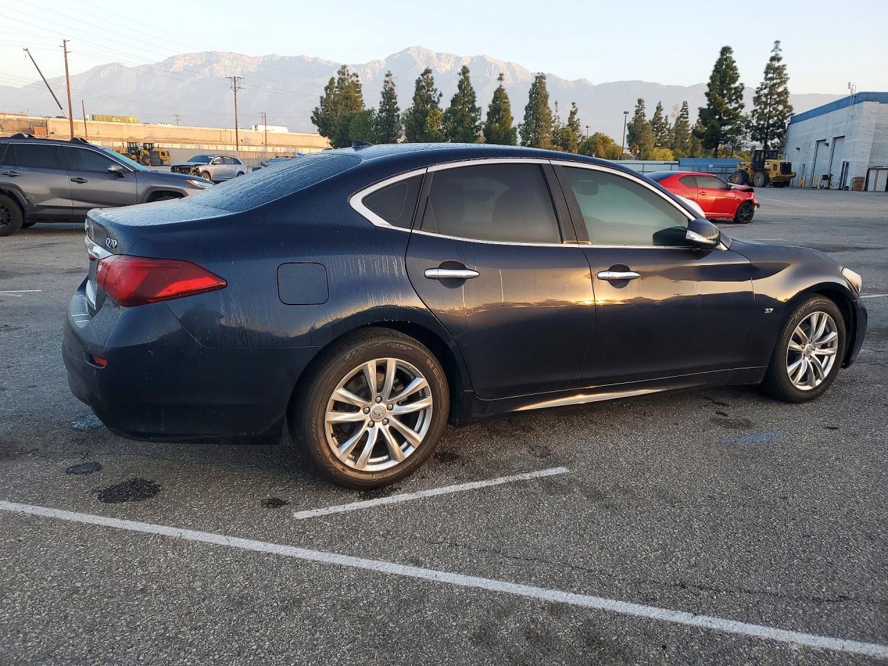 2017 Infiniti Q70 3.7 - zdjęcie 3