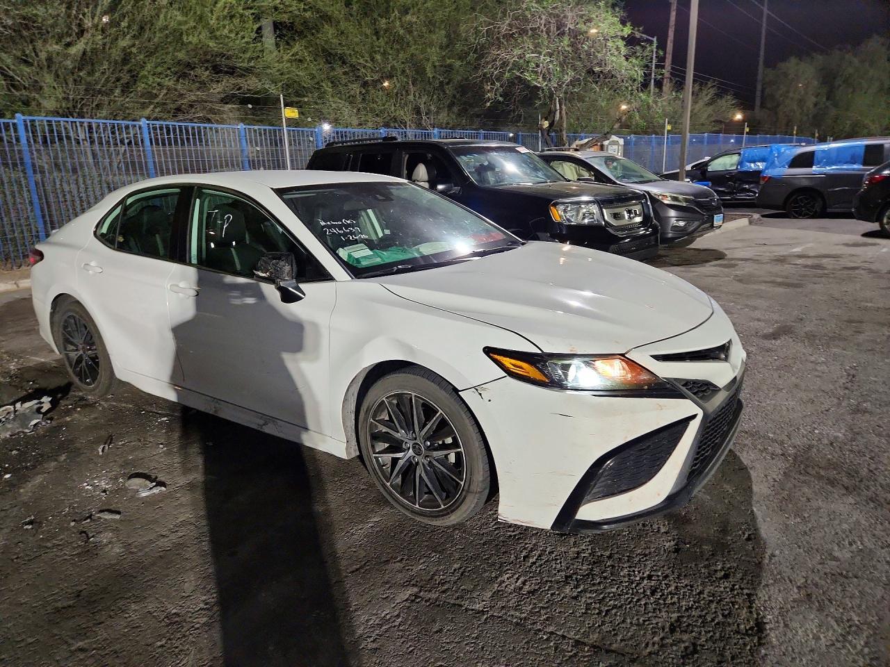 2022 Toyota Camry Se - zdjęcie 4