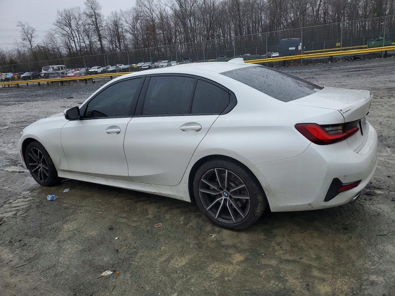 2022 BMW 330I - zdjęcie 2