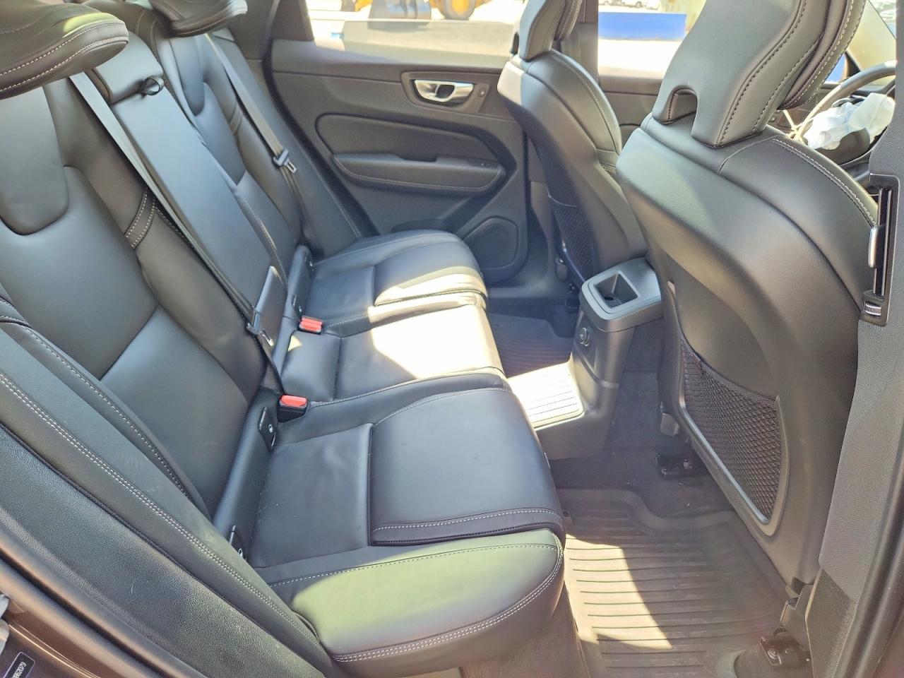 2024 Volvo Xc60 Ultimate - zdjęcie 11