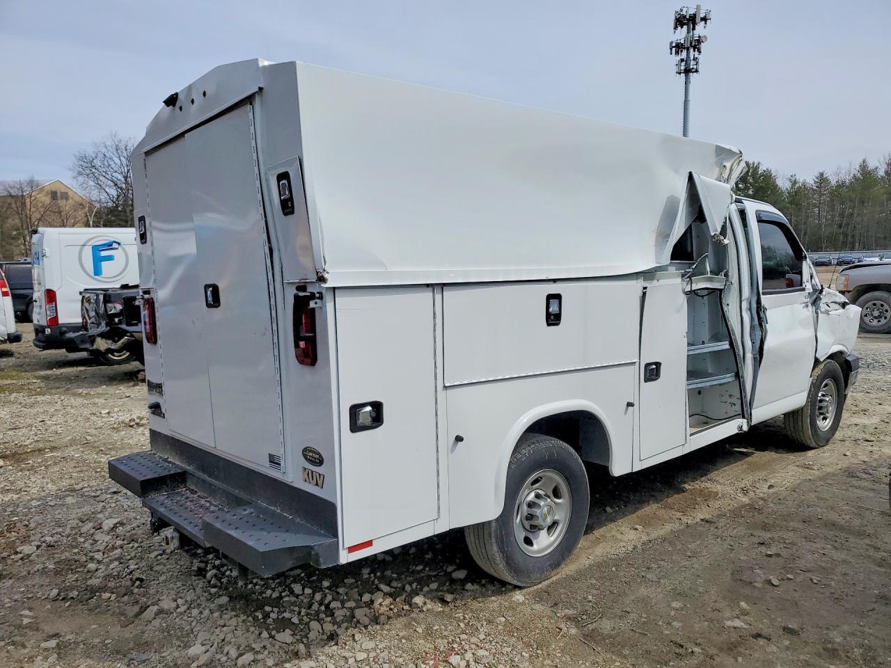 2025 Chevrolet Express Cutaway G4500 - zdjęcie 3