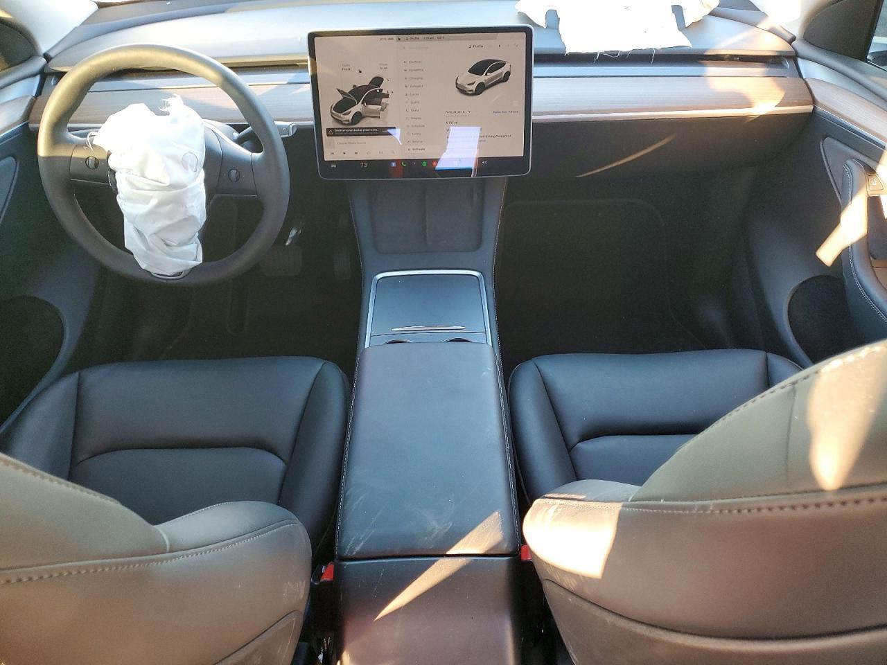 2025 Tesla Model Y - zdjęcie 8