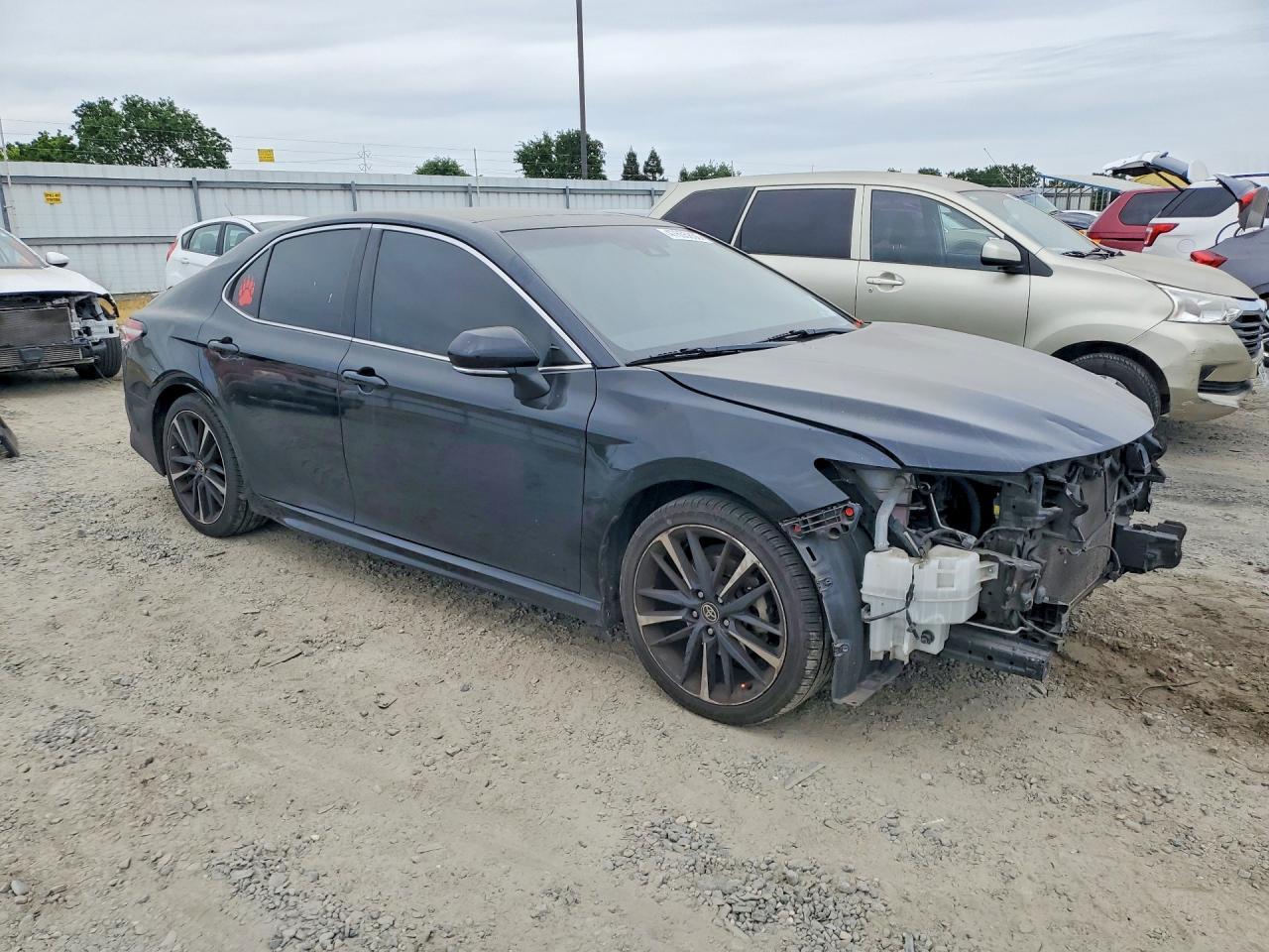 2020 Toyota Camry Xse - zdjęcie 4