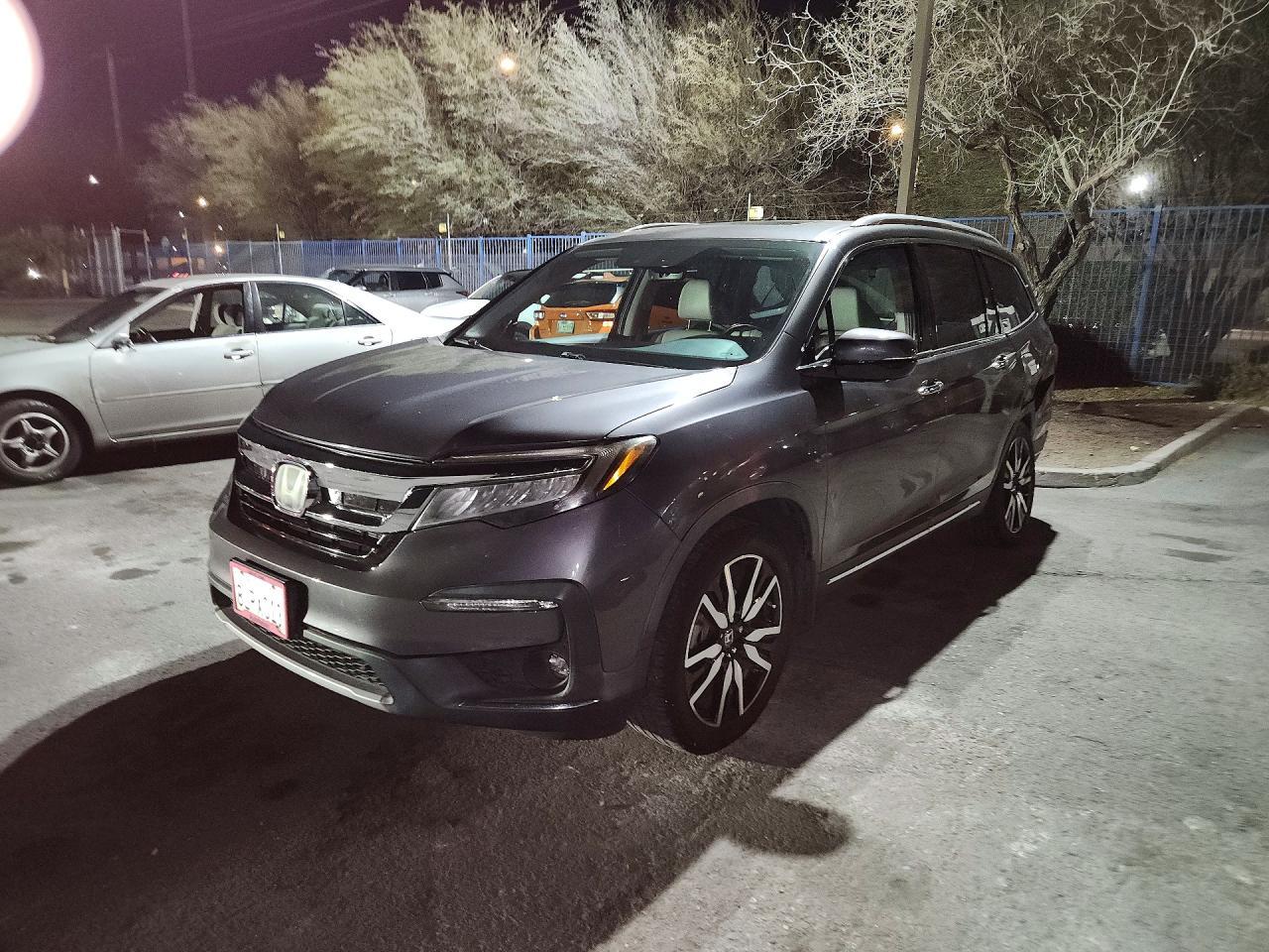 2019 Honda Pilot Touring - zdjęcie główne