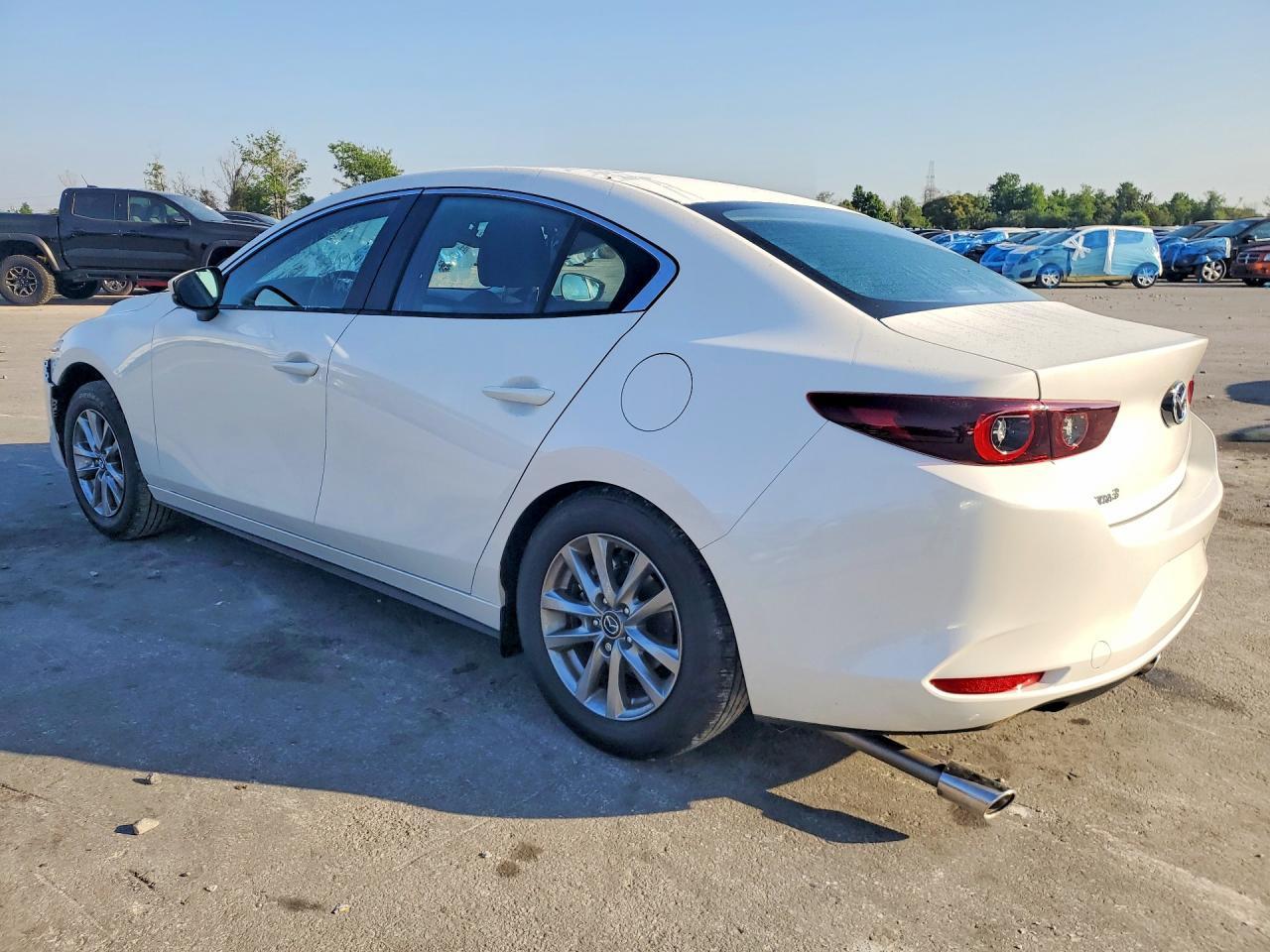 2026 Mazda 3 - zdjęcie 2