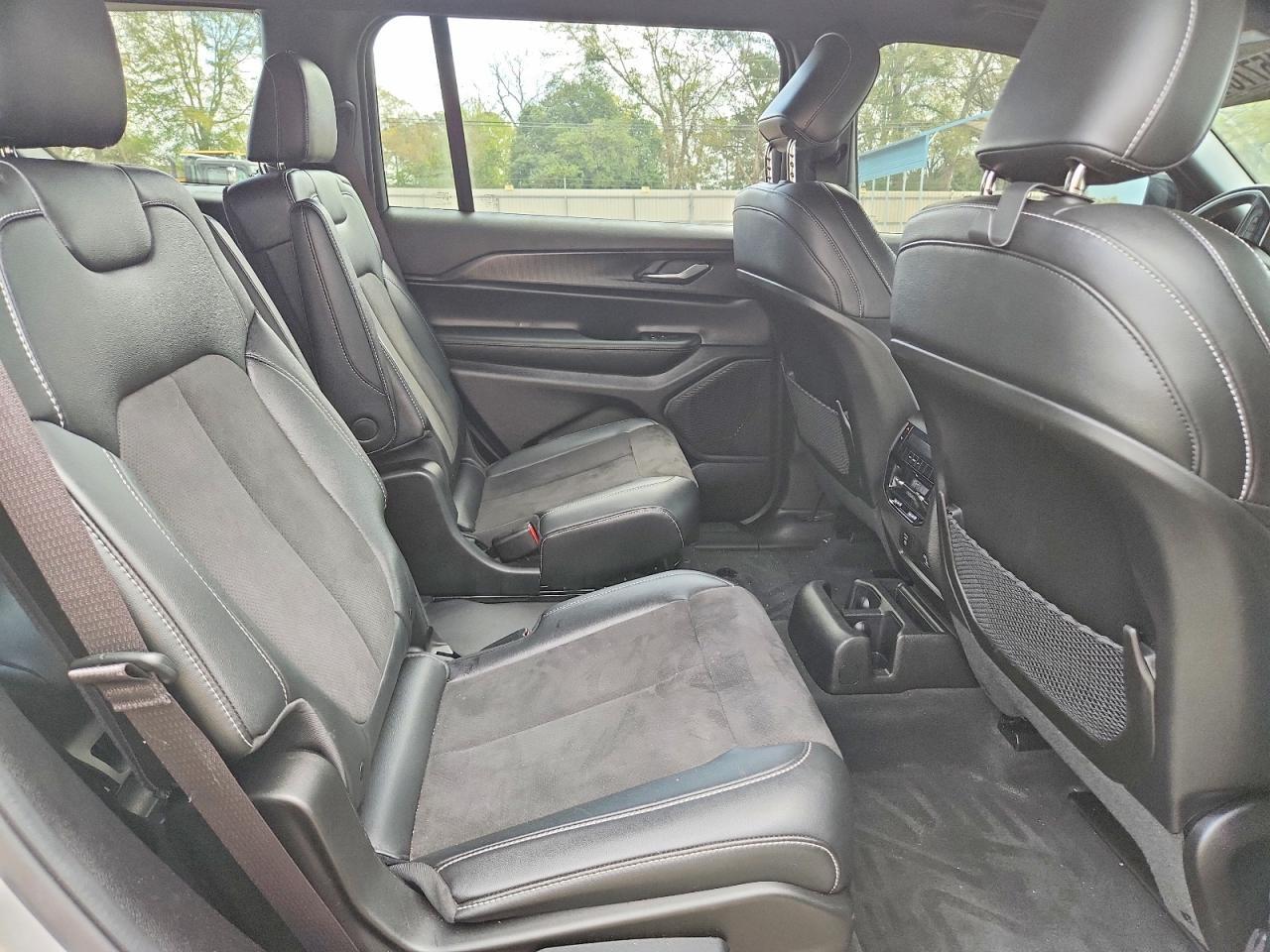 2024 Jeep Grand Cherokee L Laredo - zdjęcie 11