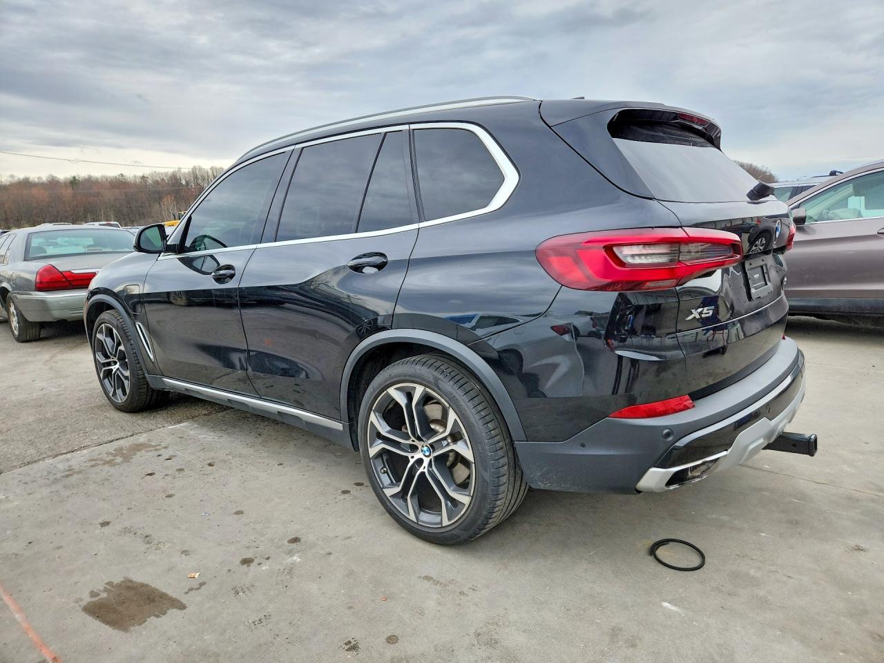 2021 BMW X5 xDrive45E - zdjęcie 2