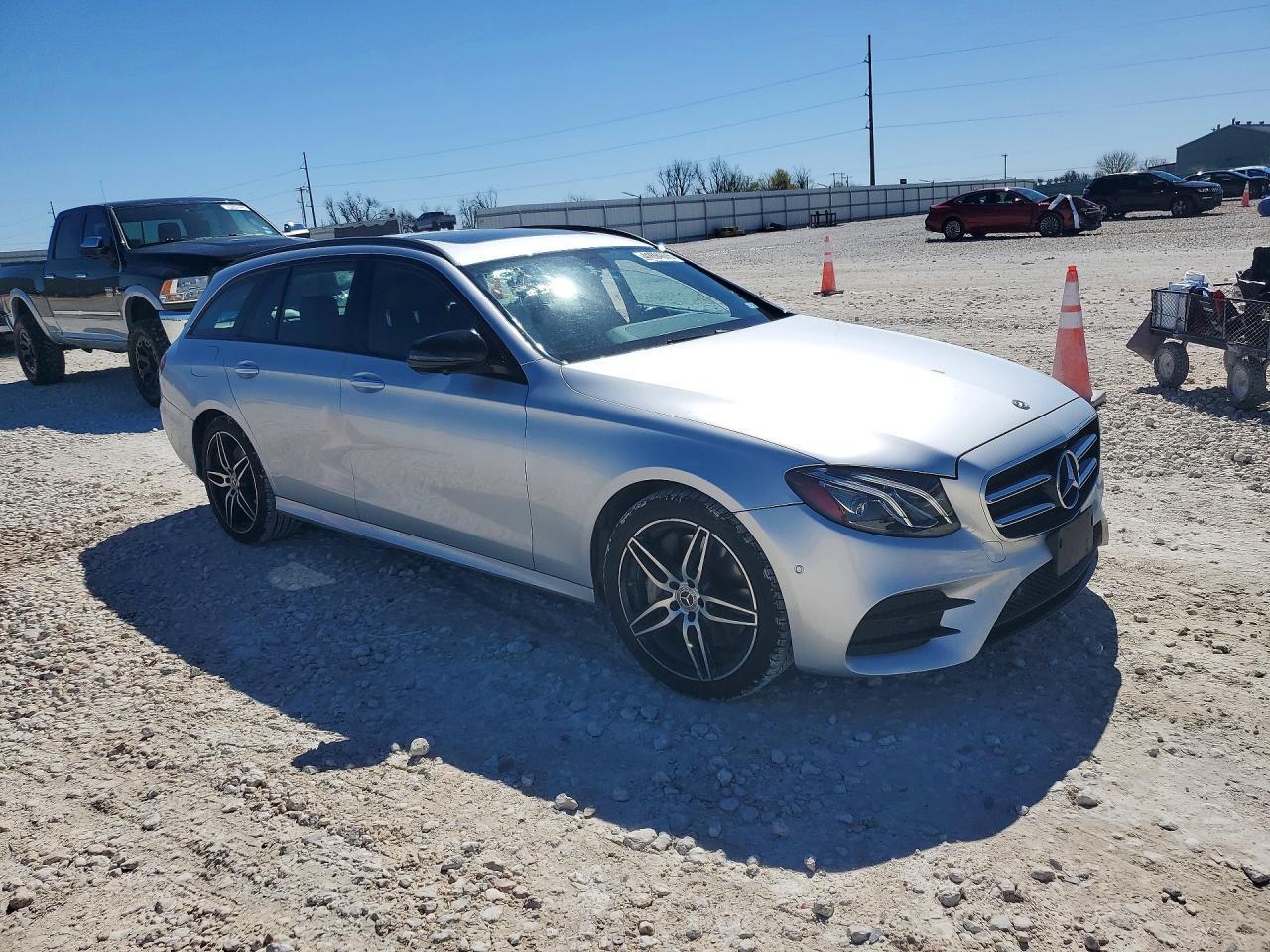 2020 Mercedes Benz E - zdjęcie 4