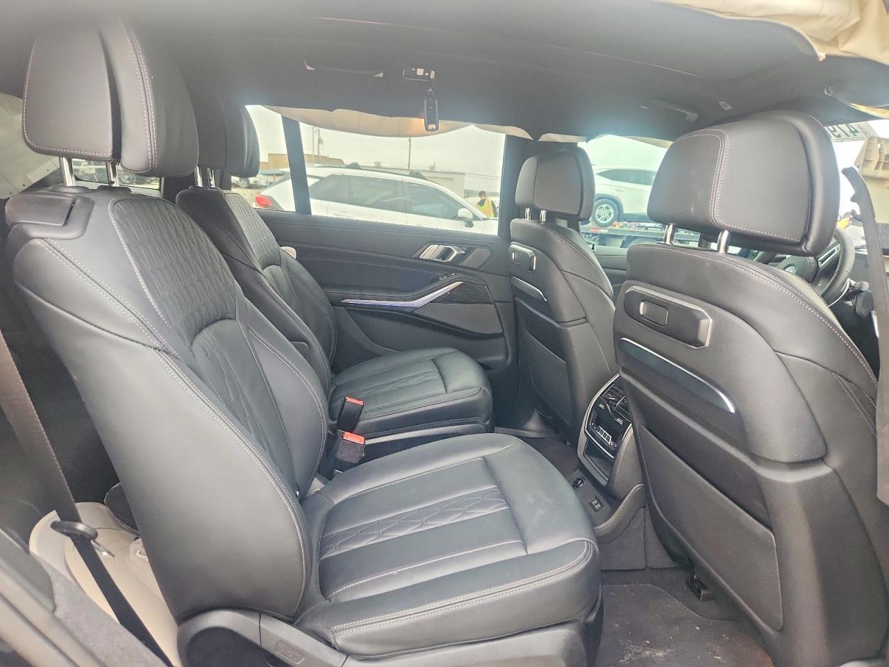 2025 BMW X7 M60I - zdjęcie 11