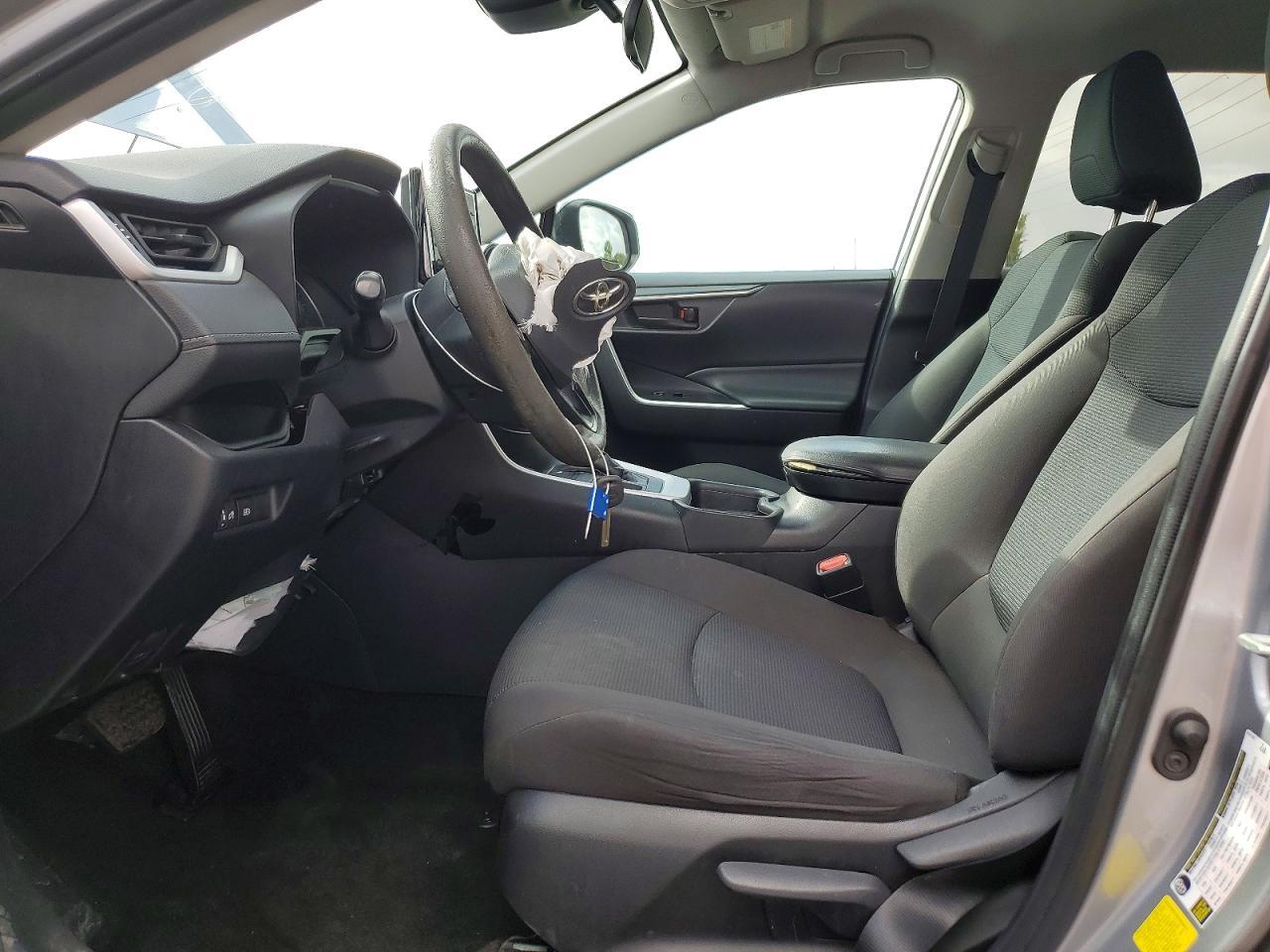 2020 Toyota Rav4 Le - zdjęcie 7