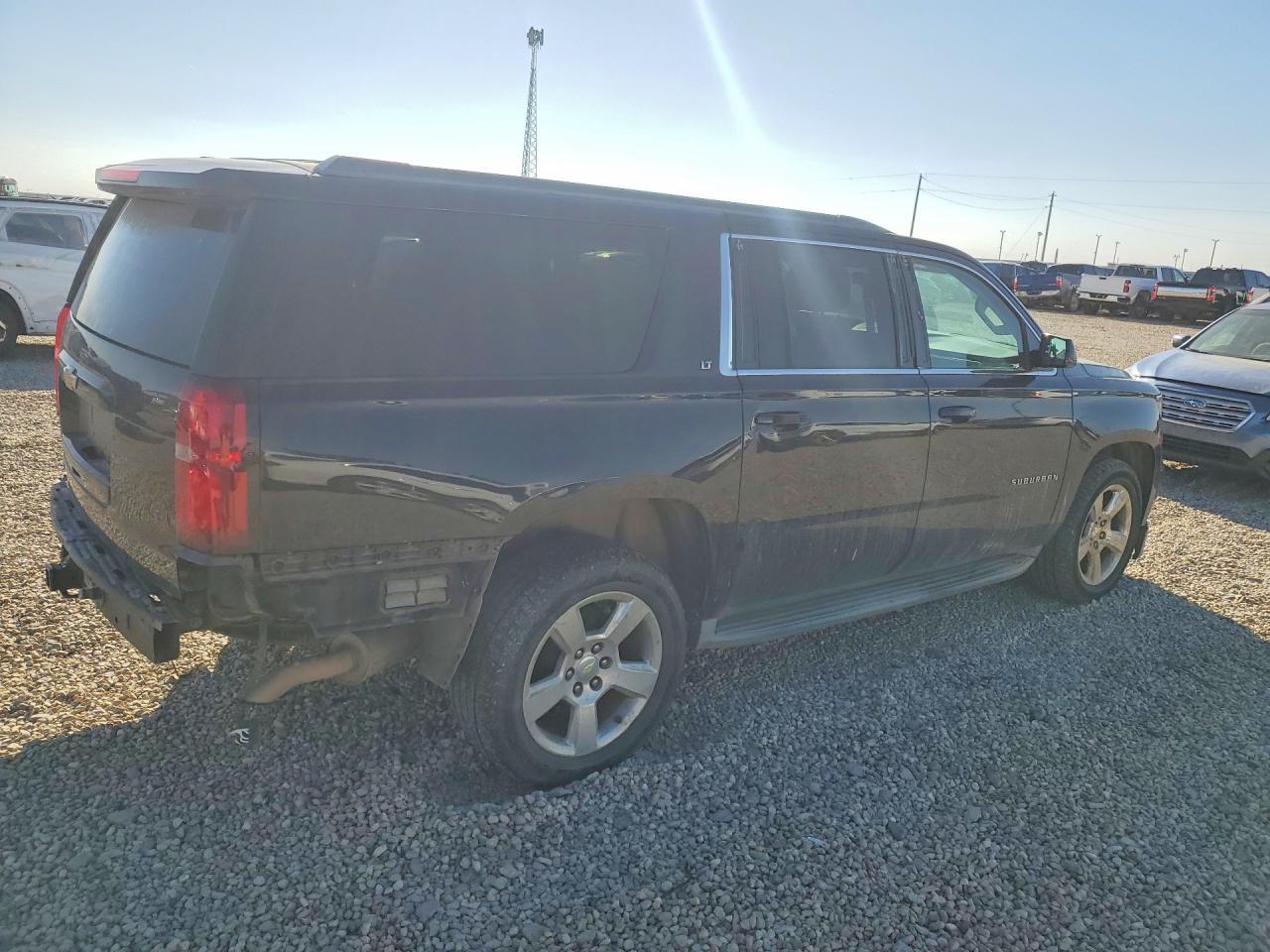 2015 Chevrolet Suburban C1500 Lt - zdjęcie 3