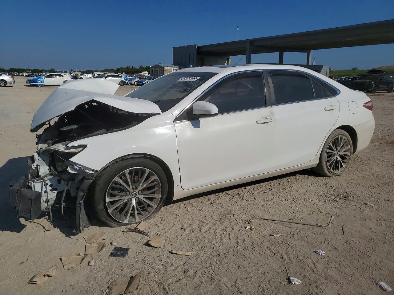 2016 Toyota Camry Se - zdjęcie główne