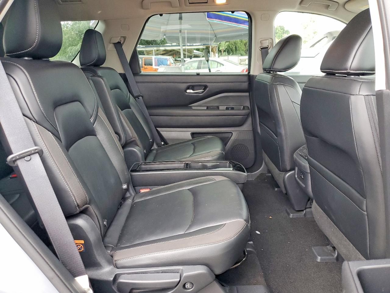 2023 Nissan Pathfinder Sl - zdjęcie 11