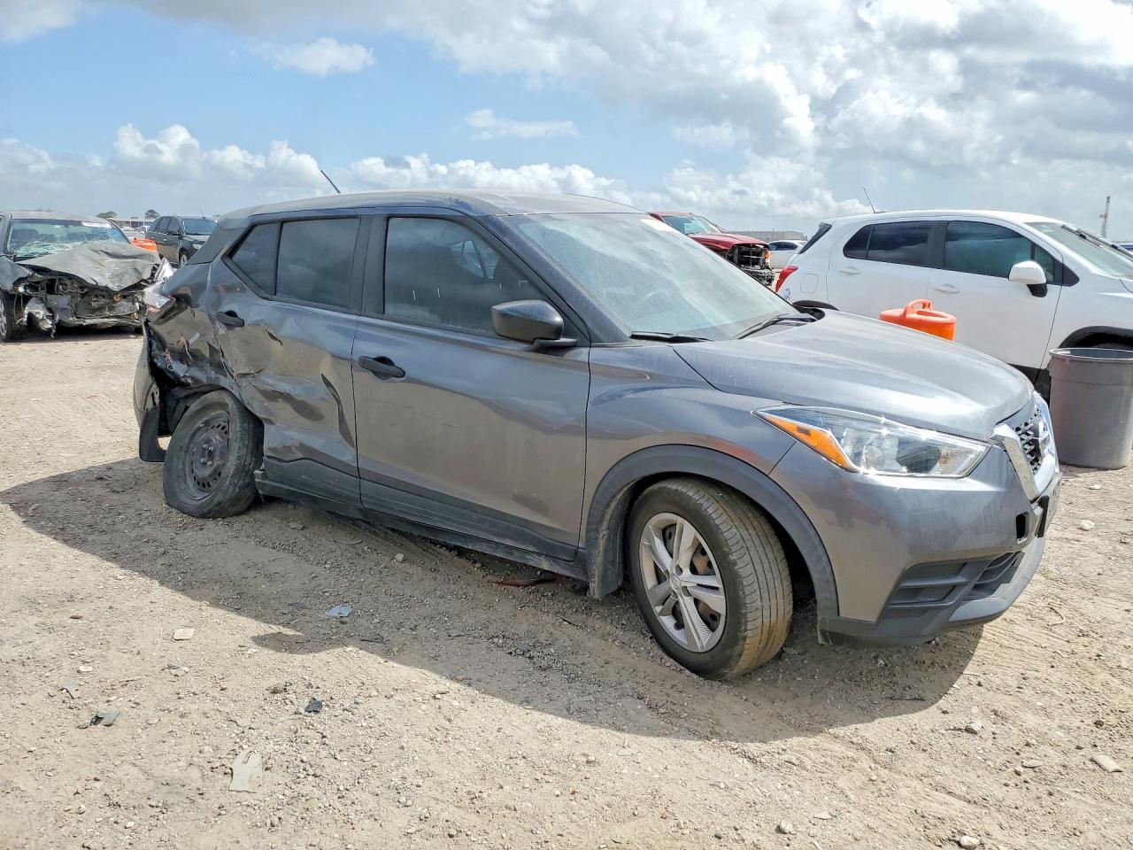 2020 Nissan Kicks S - zdjęcie 4