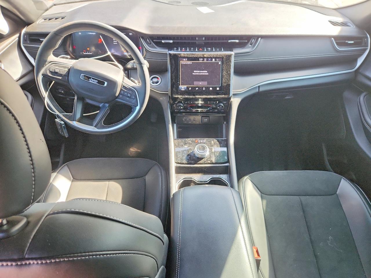 2025 Jeep Grand Cherokee Laredo - zdjęcie 8
