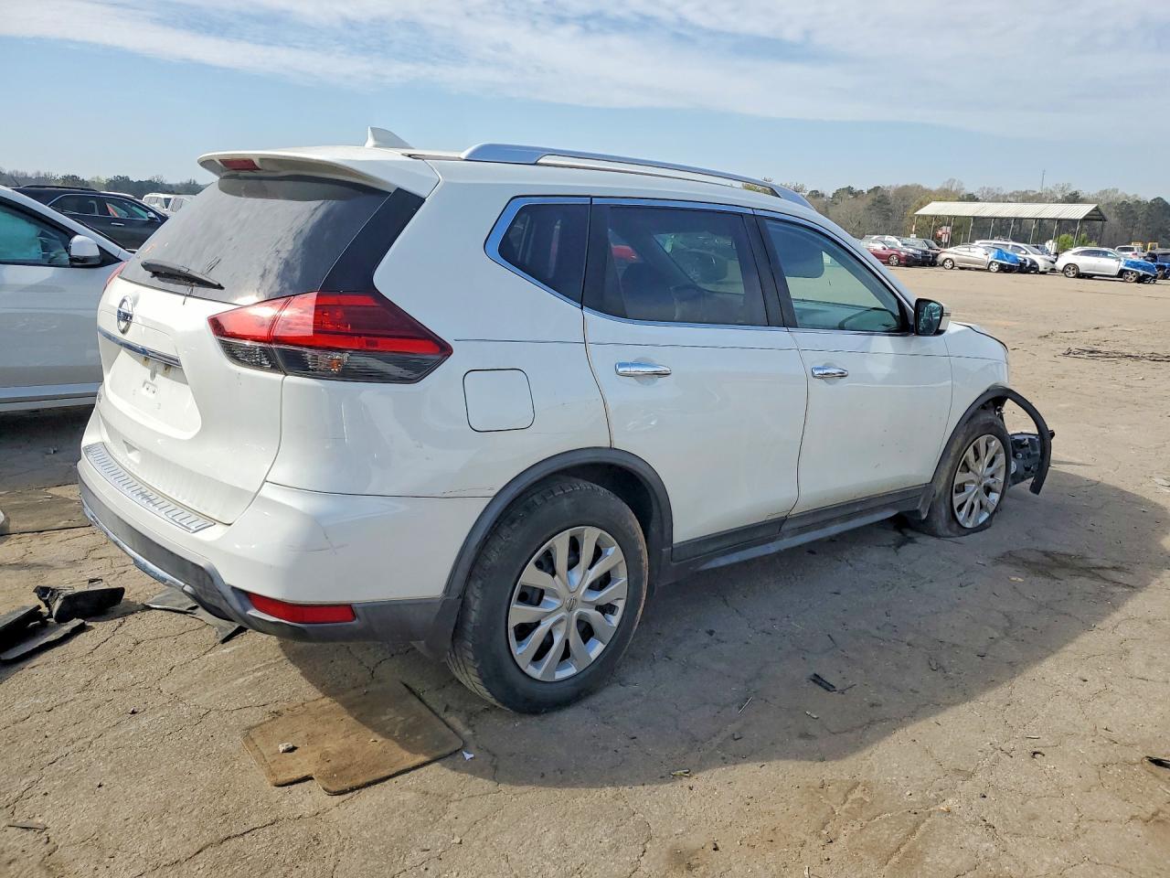 2017 Nissan Rogue - zdjęcie 3