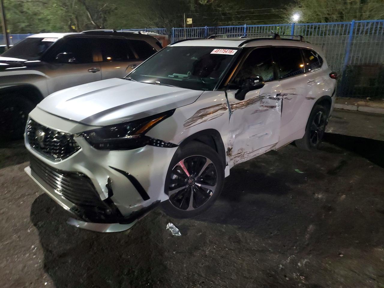 2022 Toyota Highlander Sport - zdjęcie główne
