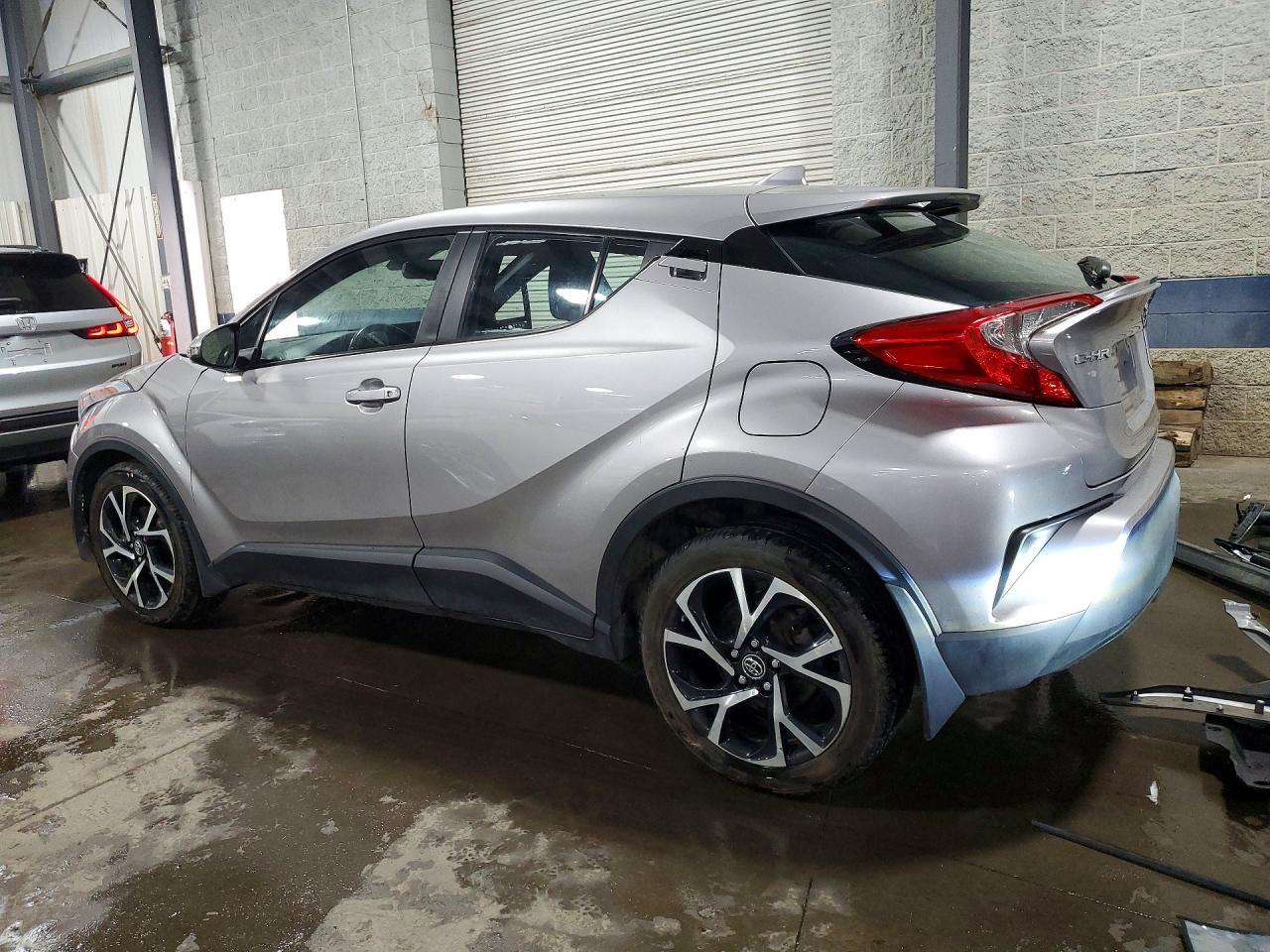 2018 Toyota C-Hr Xle Premium - zdjęcie 2