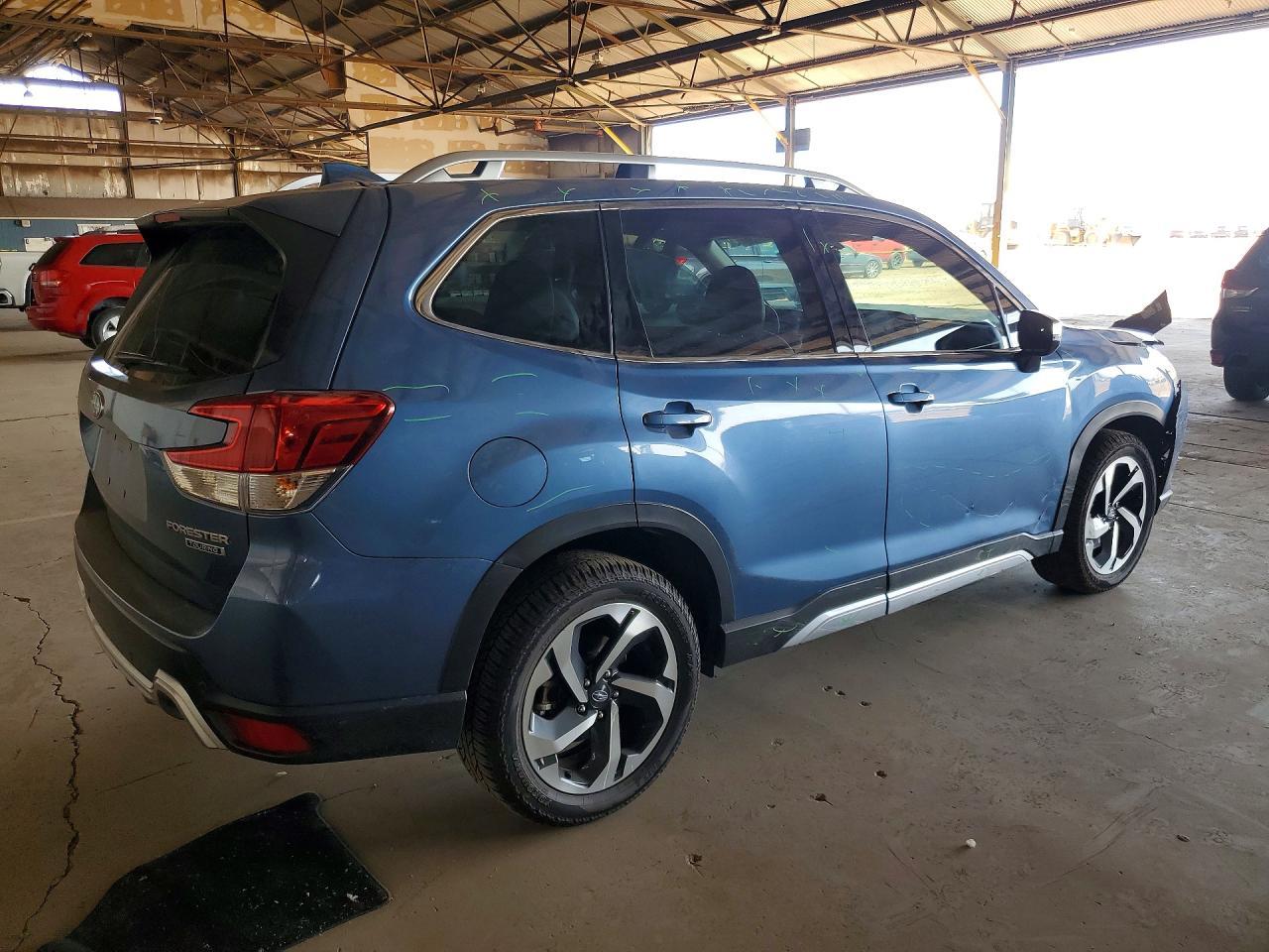 2023 Subaru Forester Touring - zdjęcie 3